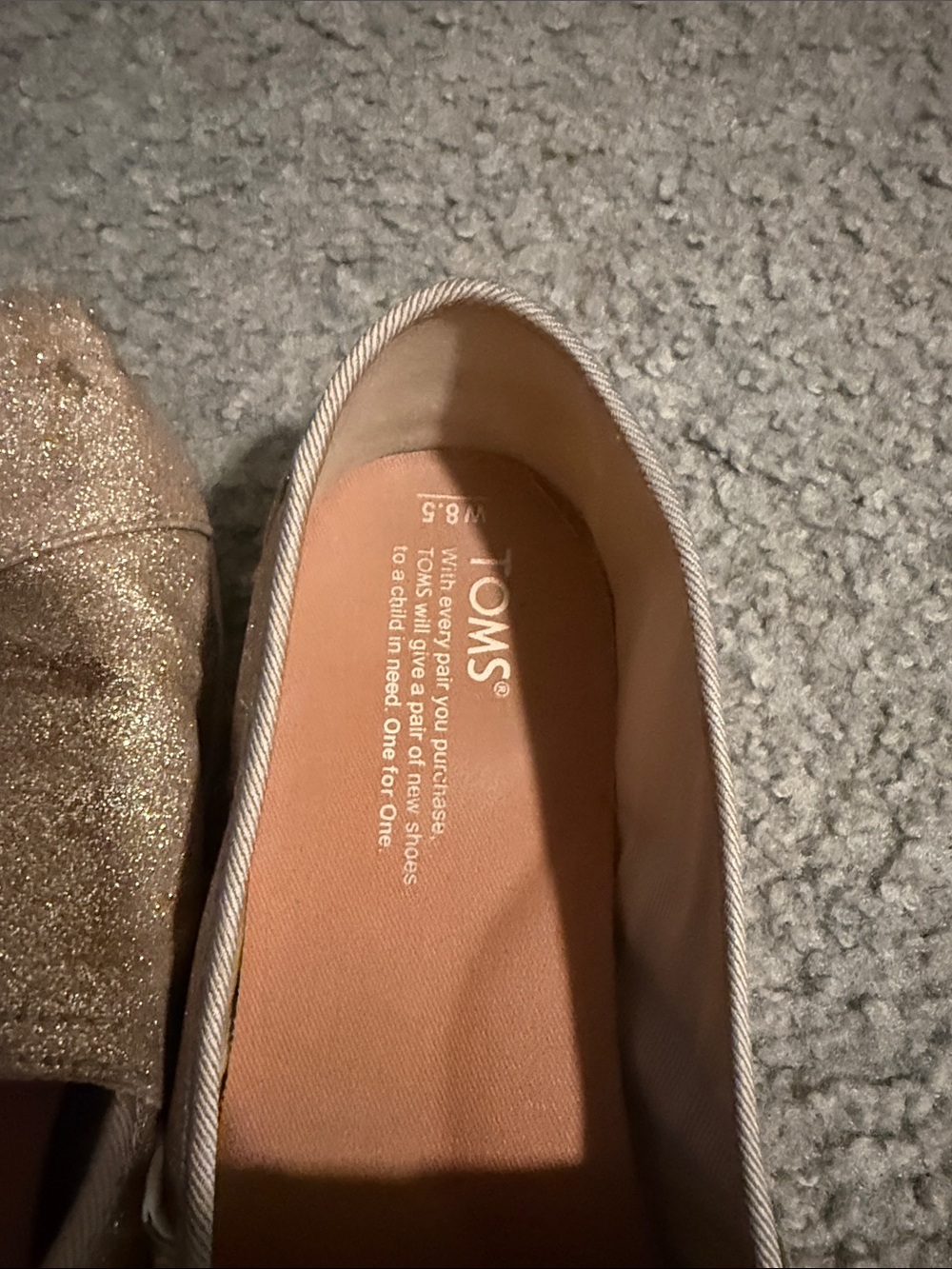 Toms Women's Glitter Slip-On Flats in Champagne Sparkle 8.5 - Picture 3 of 4